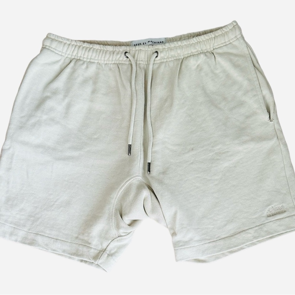 Deus ex machina shorts size small